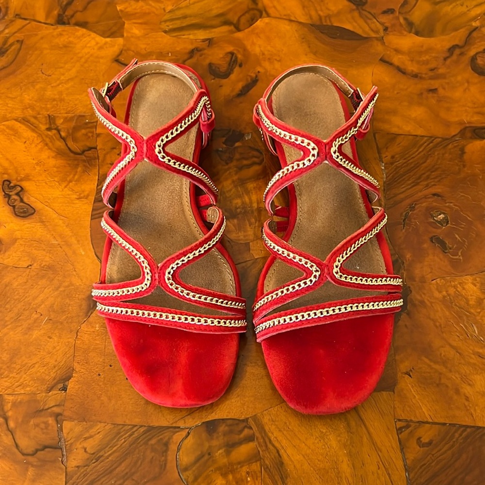 Aerosoles red suede sandals with gold chain detail size 6